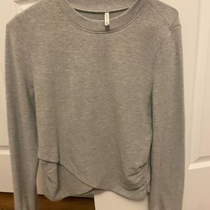 Soft sweater with crossed bottom